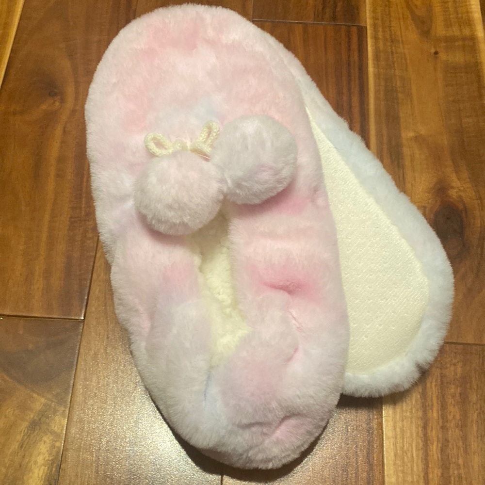 New Size S/M (about size 5-6 I think) Fuzzy Rainbow Slippers with Pompoms